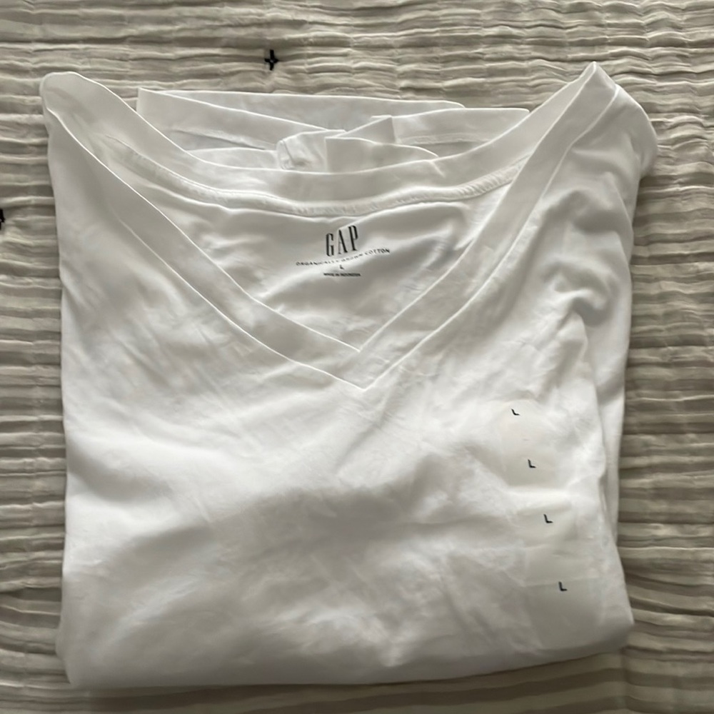 Gap white tee shirt 🤍
